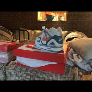Brand new Nike air tech  challenge twos